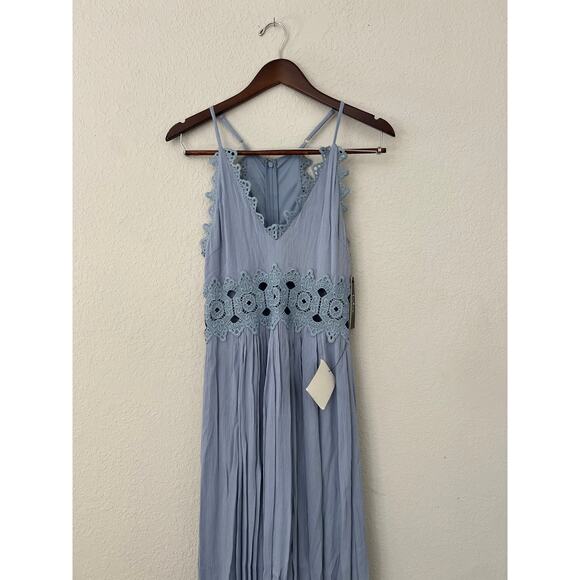 Lulus Lacey maxi dress- floor length lace detail- spaghetti strap small size - Picture 1 of 5